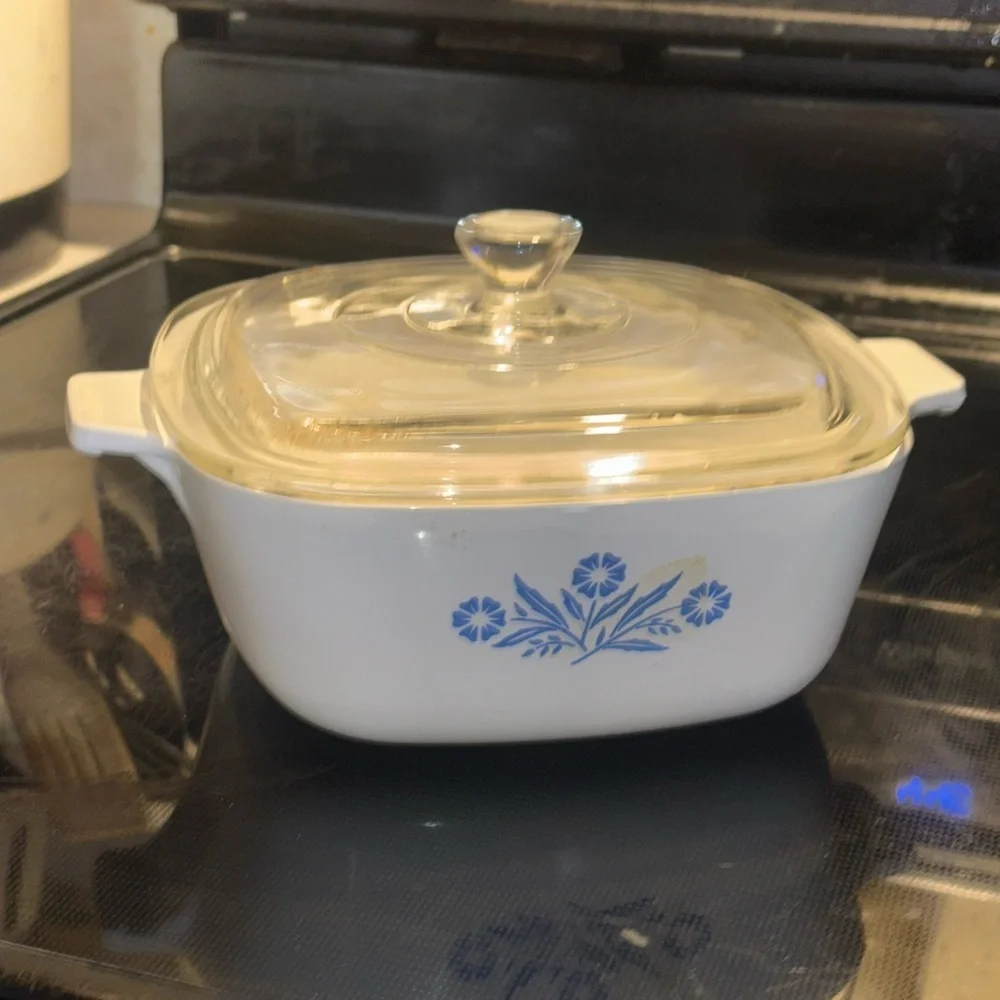 Vintage CorningWare Cornflower 1 1/2 qt Casserole Dish